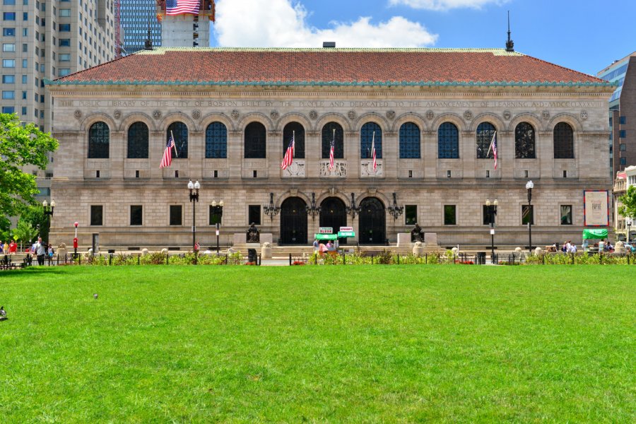 BOSTON PUBLIC LIBRARY