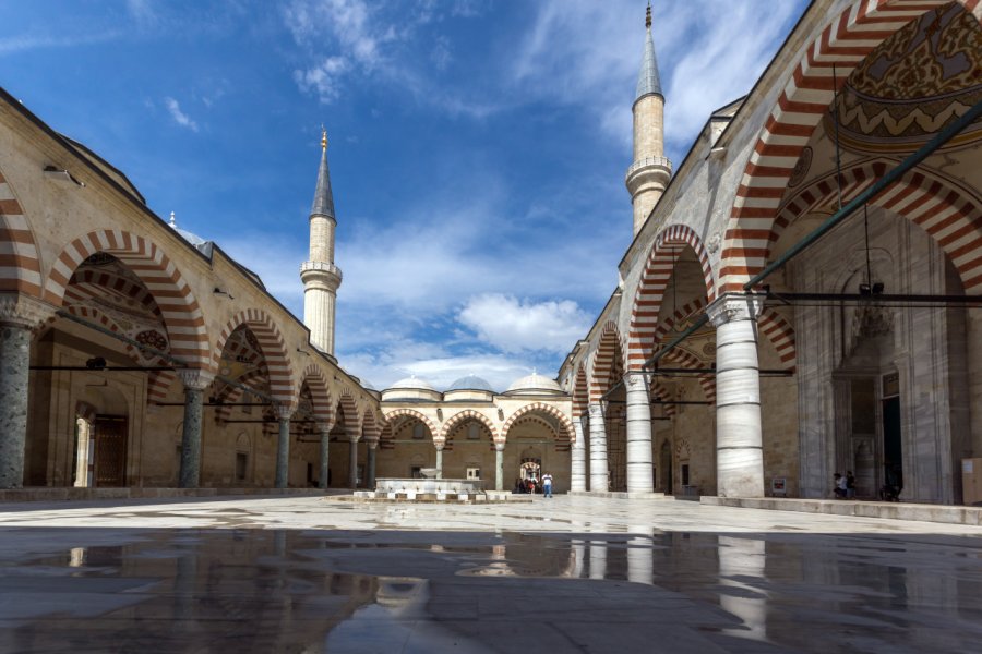 MOSQUÉE ÜÇ SEREFELI