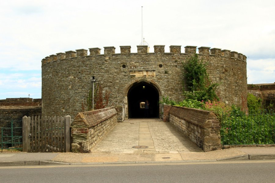 DEAL CASTLE