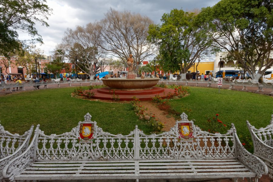 PARQUE PRINCIPAL FRANCISCO CANTÓN ROSADO