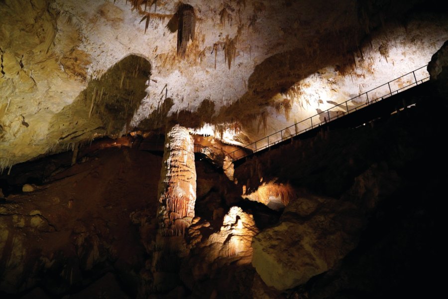 JEWEL CAVE