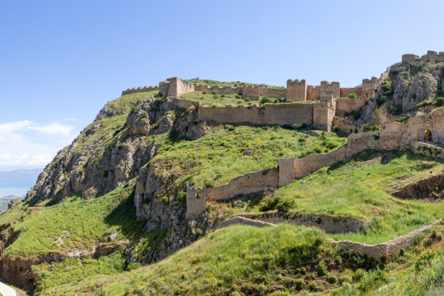 La forteresse d'Acrocorinthe. Lefteris Papaulakis / Shutterstock.com
