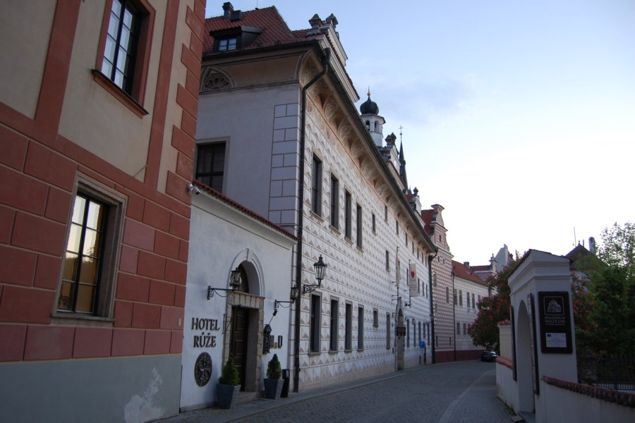 LA RUE HAUTE (HORNÍ ULICE)