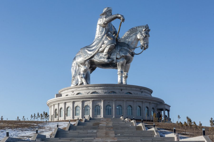 STATUE ÉQUESTRE DE CHINGGIS KHAAN