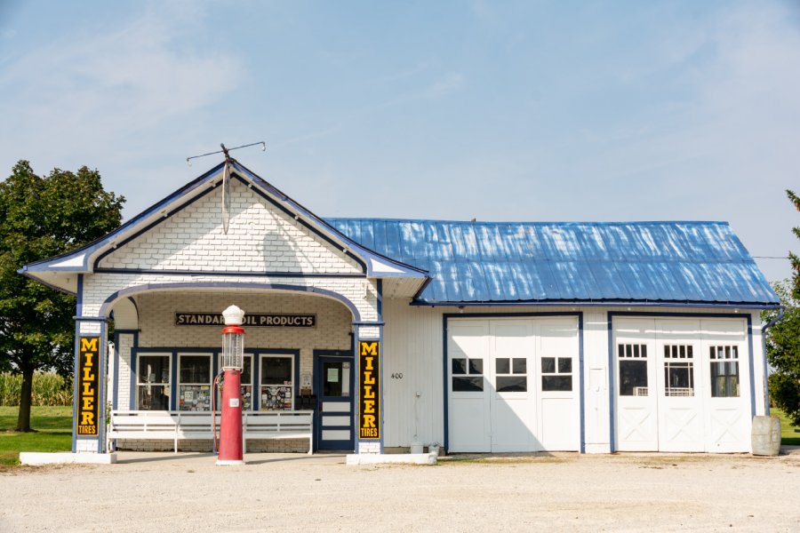 STANDARD OIL OF ILLINOIS GAS STATION