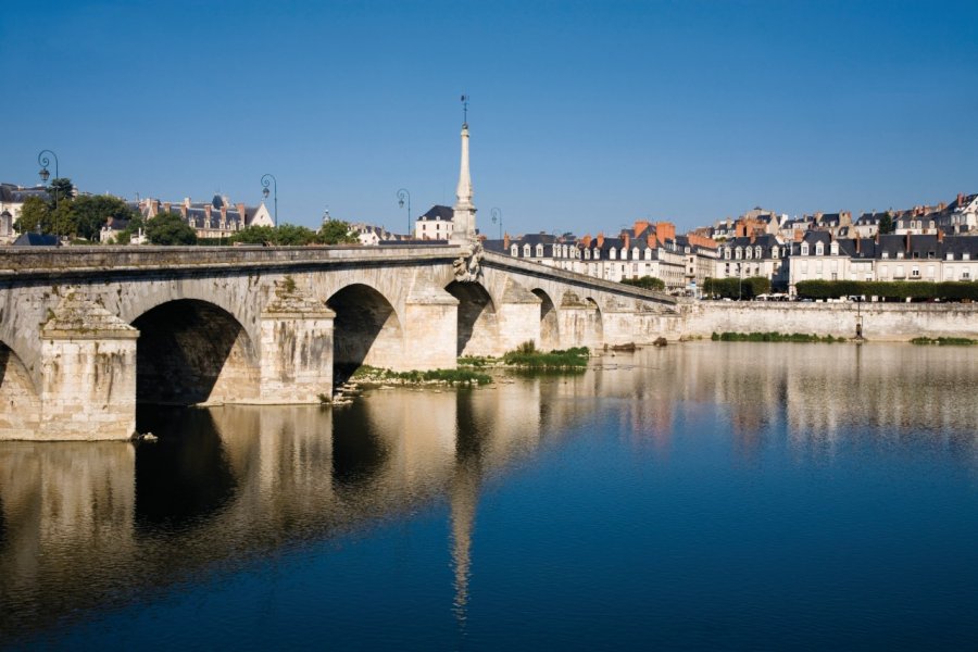 Le pont Jacques-Gabriel de Blois construit au XVIII<sup>e</sup> siècle. Schmidt-z - iStockphoto.com