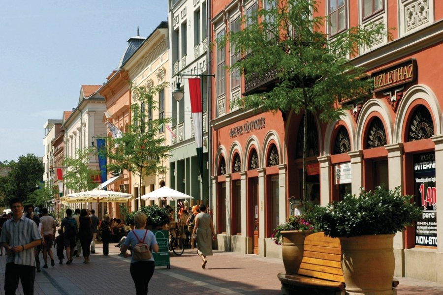La rue commerçante Kárász Utca à Szeged. S.Nicolas - Iconotec