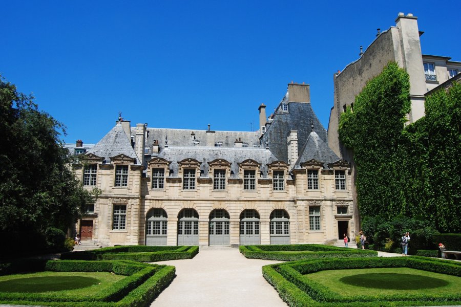 HÔTEL DE BÉTHUNE-SULLY - MONUMENTS NATIONAUX