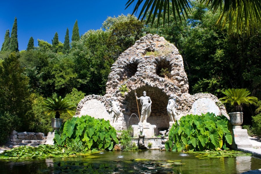 Fontaine dans l'arboretum de Trsteno. Evan Lorne - Shutterstock.com