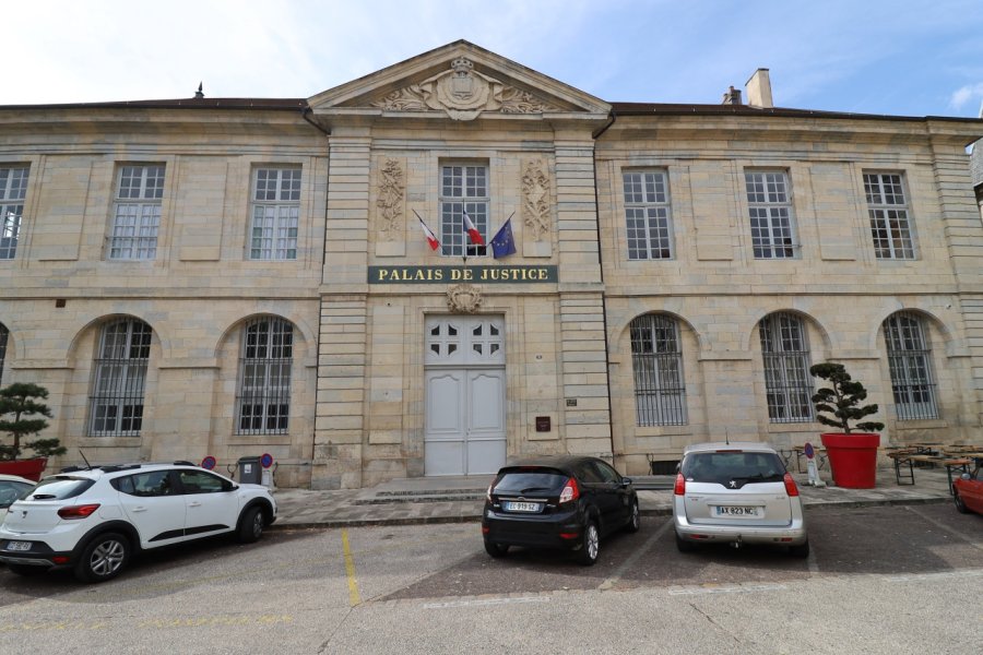 PALAIS DE JUSTICE ET PLACE DU PALAIS