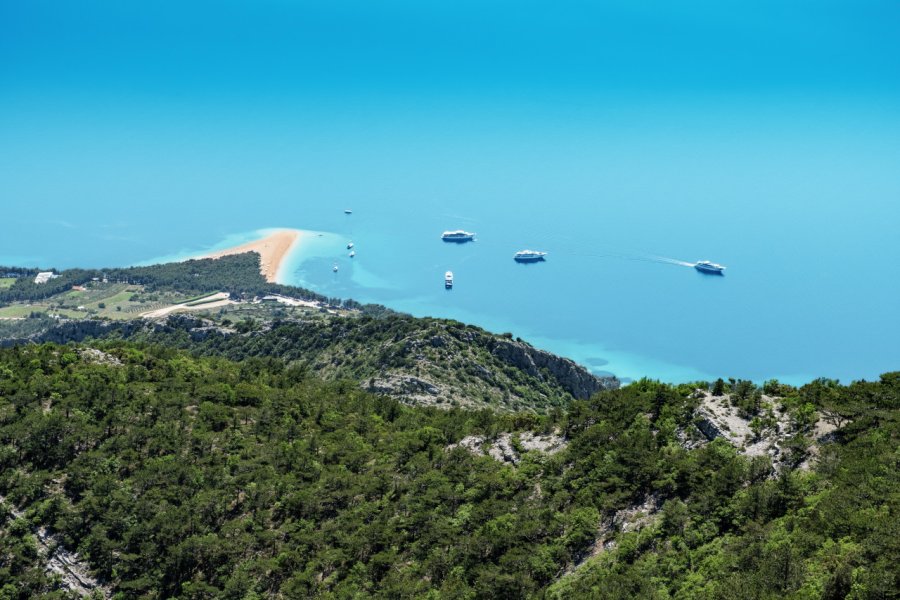 Vue depuis le Mont Vidova. mezzotint - Shutterstock.com