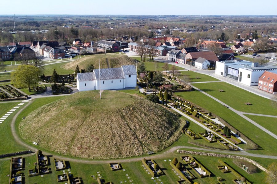 TERTRES ROYAUX (JELLING HØJENE)