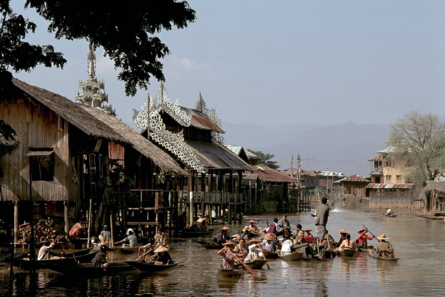 Marché flottant du village d'Ywama. Author's Image