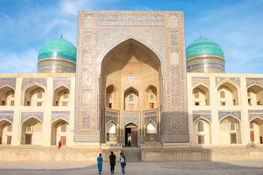Madrasa Abdul Aziz Khan. Gimas - Shutterstock.com