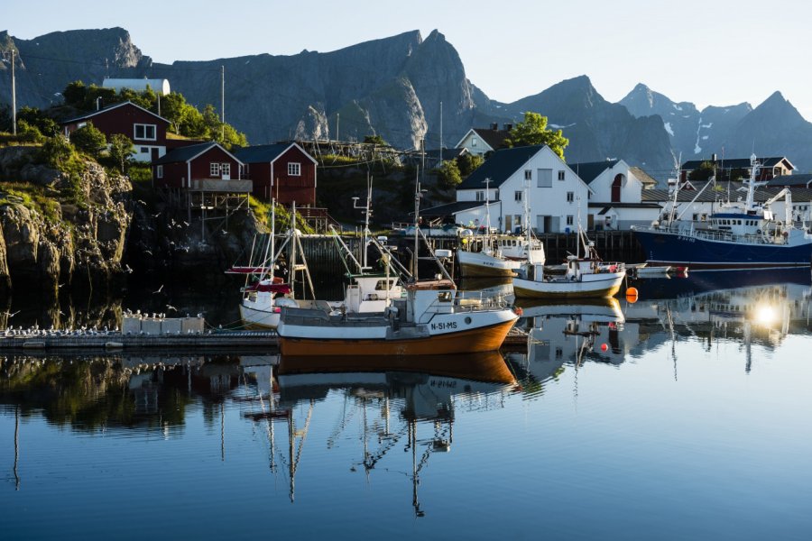 Bateaux de pêche à Reine, Lofoten. Mattias Fredriksson Photography AB - Visitnorway