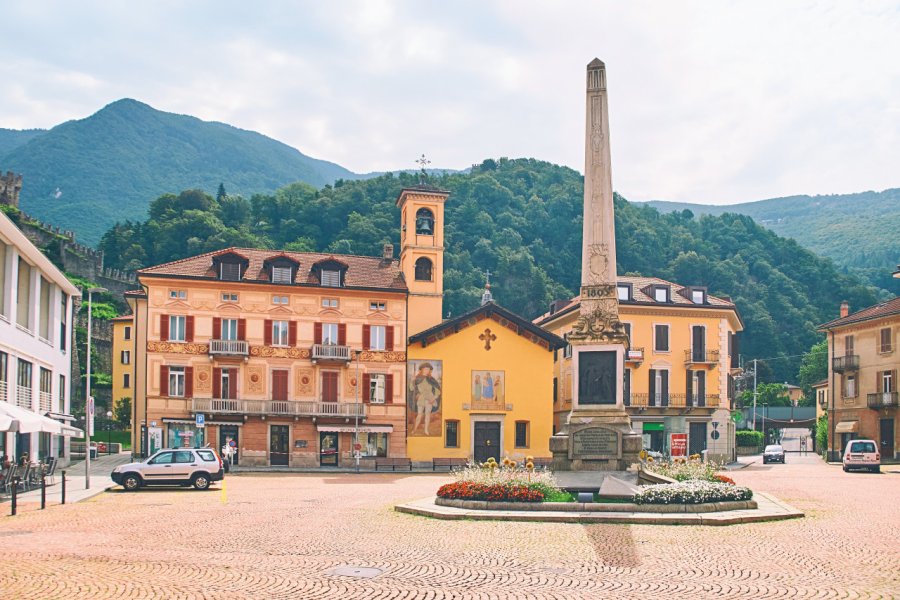 PIAZZA INDIPENDENZA ET EGLISE SAN ROCCO