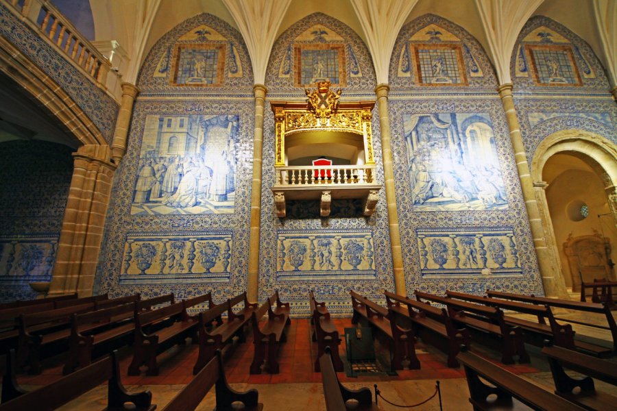 PALAIS ET ÉGLISE DES DUCS DE CADAVAL