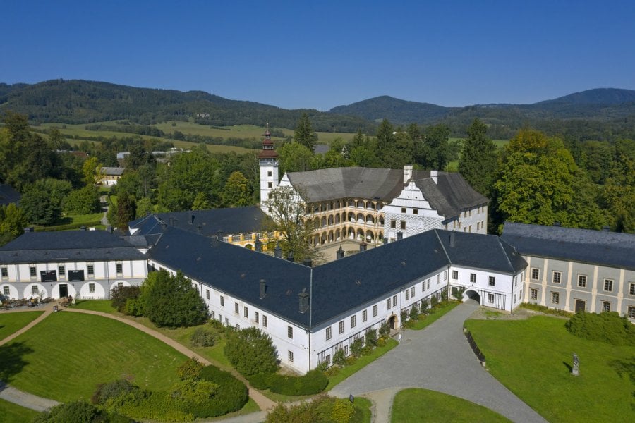 CHÂTEAU DE VELKÉ LOSINY (ZÁMEK)