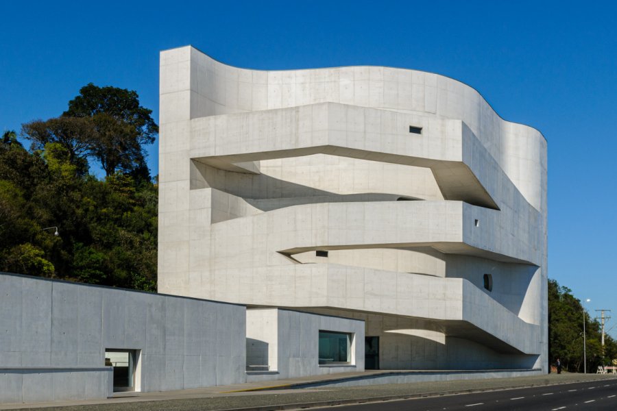 Musée Iberê Camargo conçu par l'architecte Alvaro Siza. Cacio Murilo - shutterstock.com