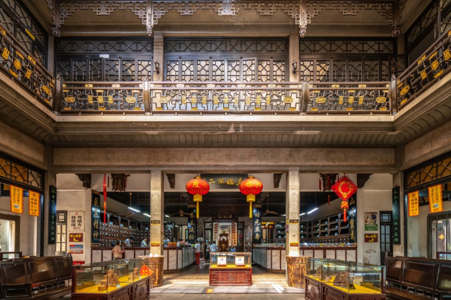 MUSÉE DE LA MÉDECINE TRADITIONNELLE CHINOISE ET PHARMACIE HUQING YUTANG