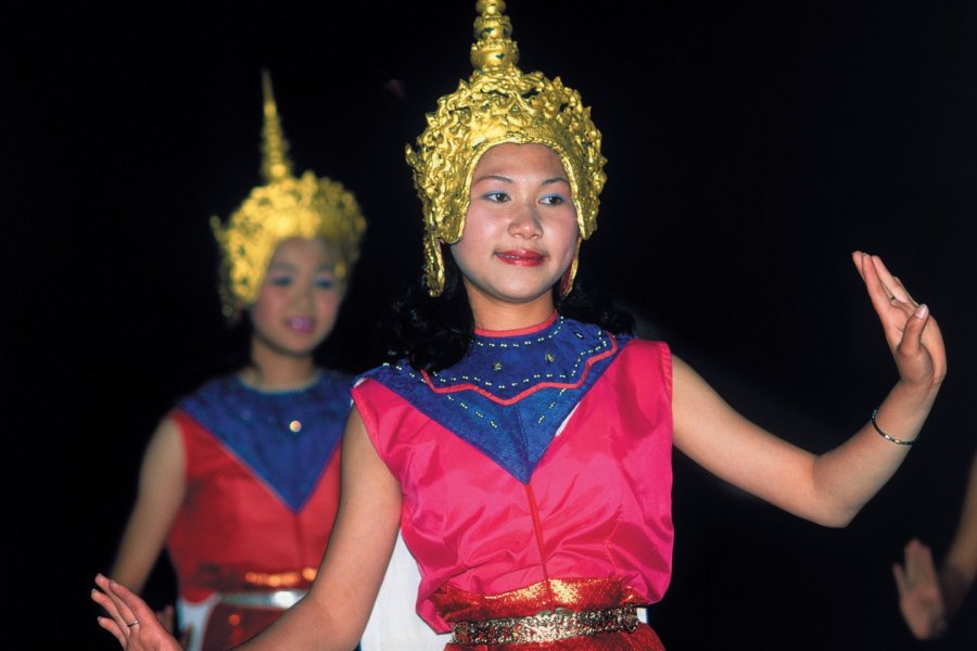 Vat Xieng Thong, danseuses traditionnelles. S.Nicolas - Iconotec