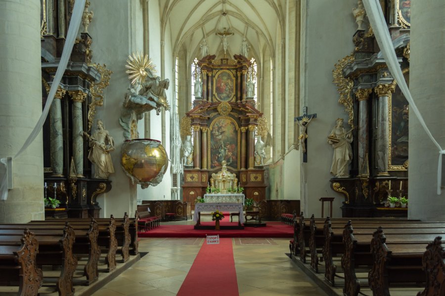 ÉGLISE SAINT-NICOLAS (KOSTEL SV. MIKULÁŠE)