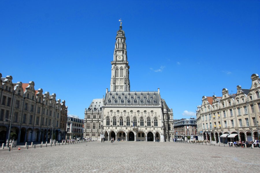 BEFFROI ET HÔTEL DE VILLE