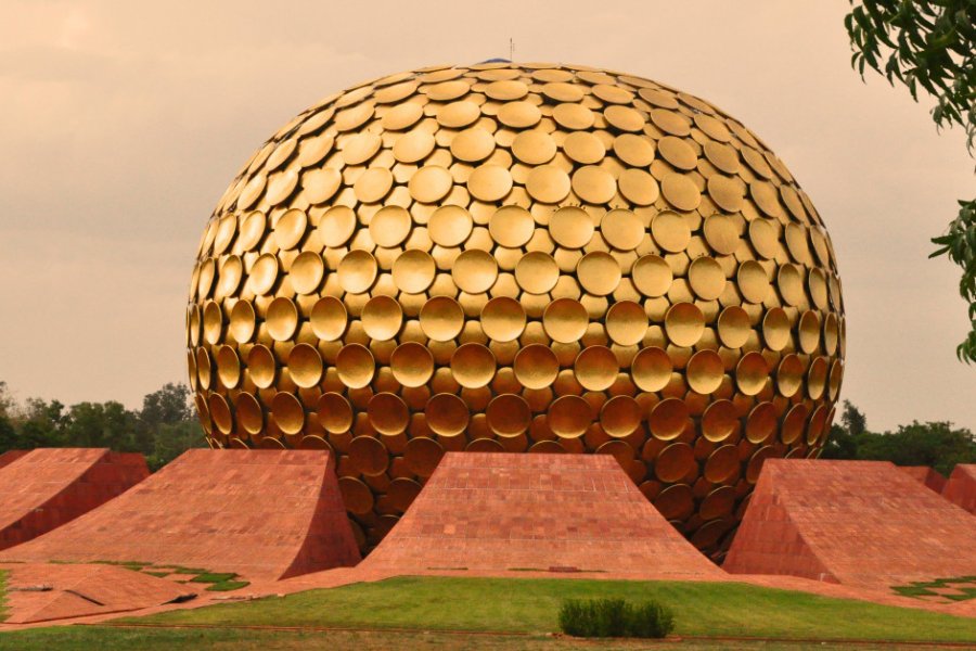 Le temple d'Auroville, communauté expérimentale à proximité de Pondichéry. Suruhungbo