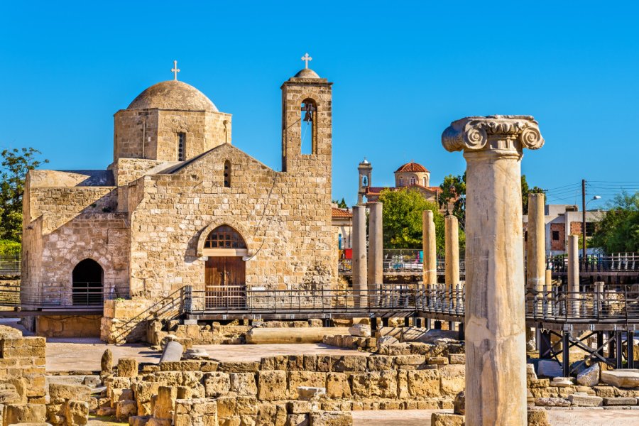 BASILIQUE CHRYSOPOLITISSA ET PILIER DE SAINT PAUL