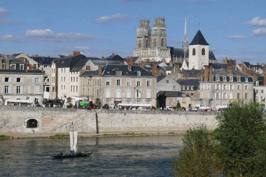 Orléans, au bord de la Loire GERARD DUSSOUBS - Fotolia