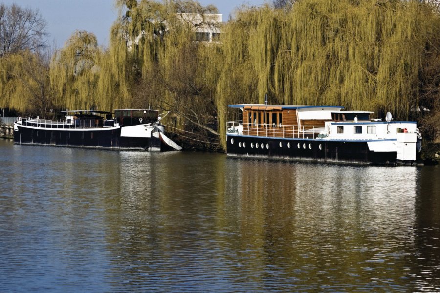 Peniches sur la Seine, à Chatou JEAN-MICHEL LECLERCQ - FOTOLIA