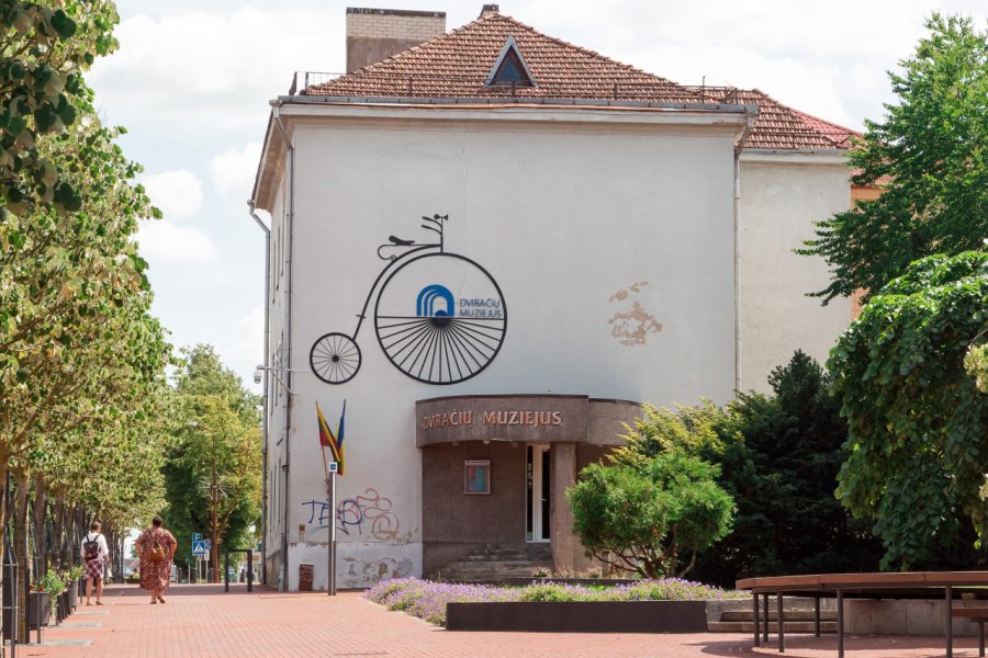 MUSÉE DE LA BICYCLETTE (DVIRAČIŲ MUZIEJUS)