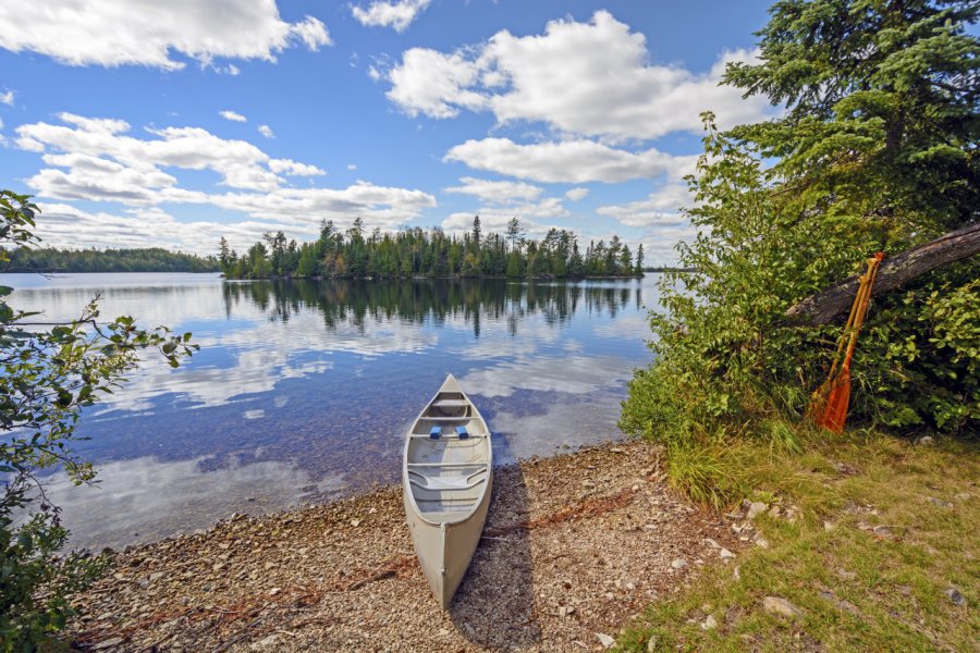 Canoë sur le lac Kekekabic, boundary Waters. Wildnerdpix - Shutterstock.com