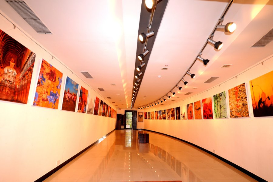 JEHANGIR ART GALLERY