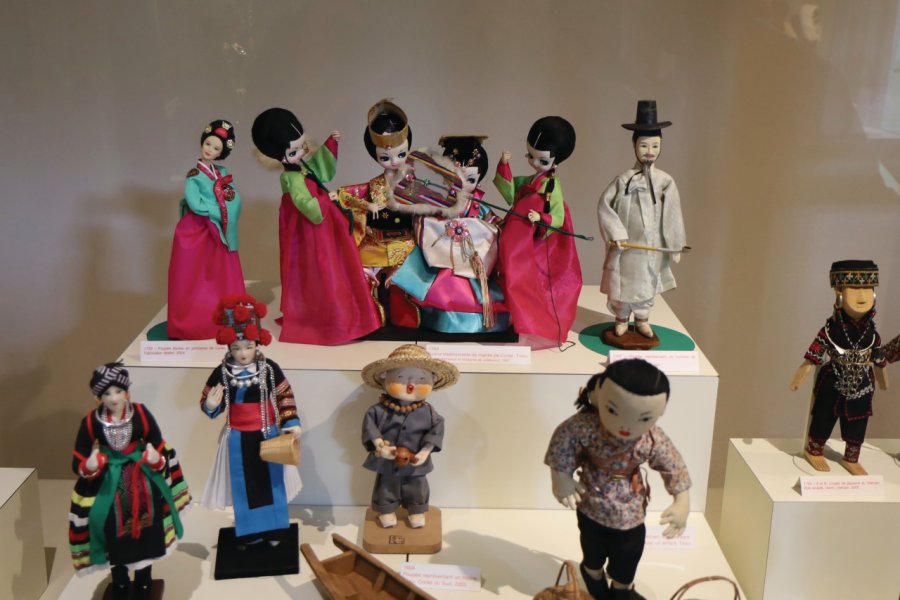 LE MUSÉE DE POUPÉES ET JOUETS