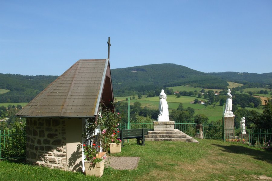 Sanctuaire et panorama sur la Montagne bourbonnaise. Valérie KUHN
