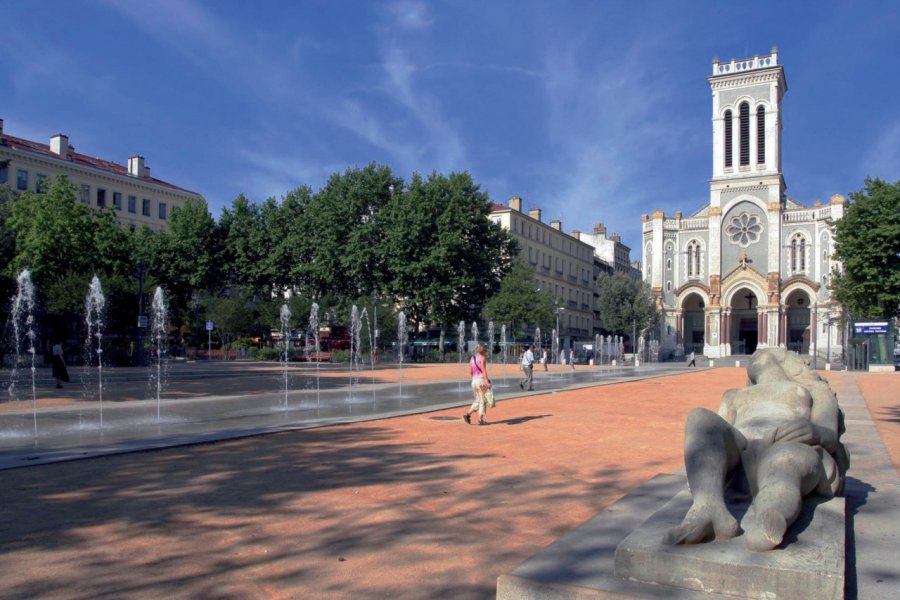 La cathédrale Saint-Charles sur la place Jean-Jaurès HERRENECK - FOTOLIA