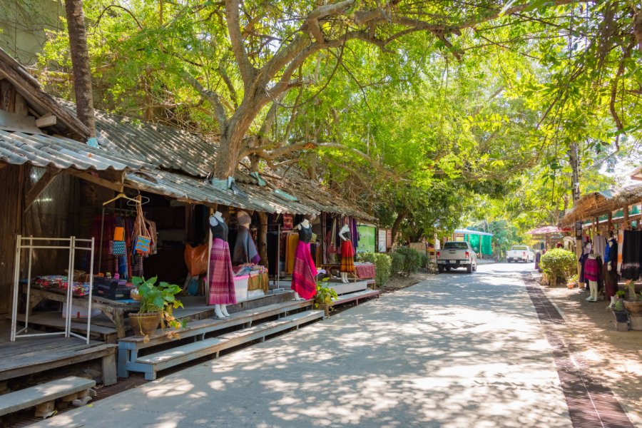 BAN THA SAWANG - LE VILLAGE DE LA SOIE