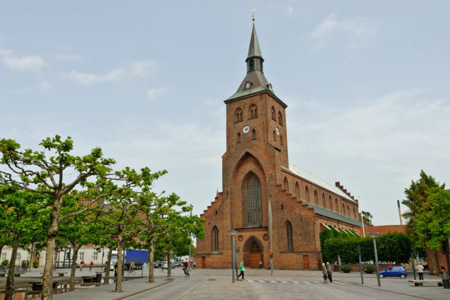 CATHÉDRALE SAINT-KNUD (SANKT KNUDS KIRKE)