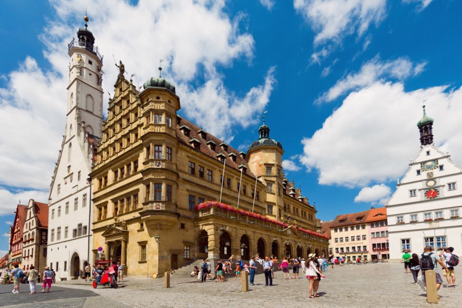 RATHAUS & HISTORIENGEWÖLBE