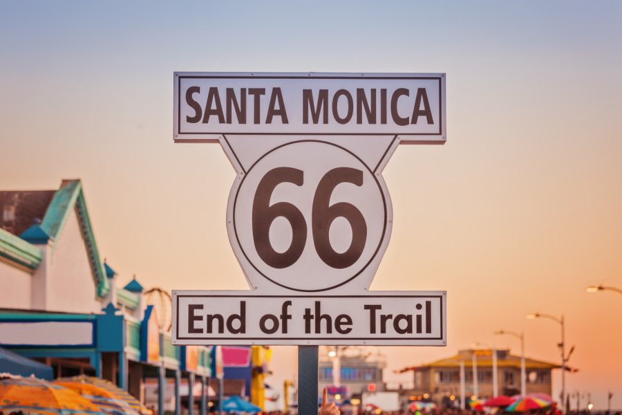 Panneau de la route 66 à Santa Monica. Natalia Macheda - Shutterstock.com