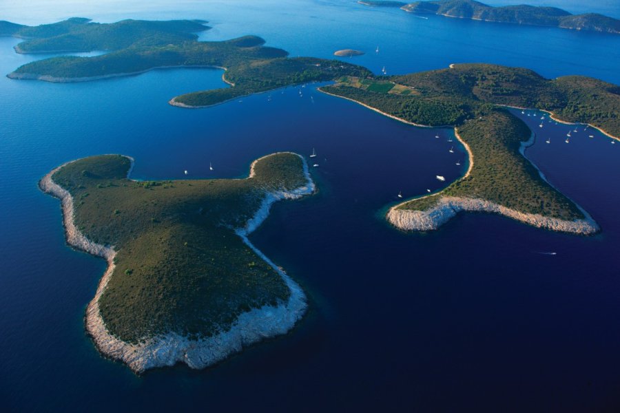Vue aérienne sur l'archipel de Pakleni. Romulic-Stojcic