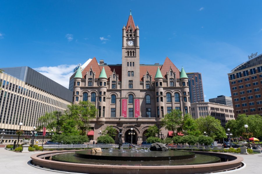 LANDMARK CENTER