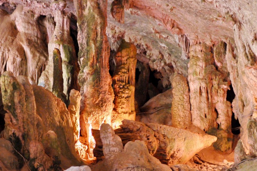 ABERCROMBIE CAVES