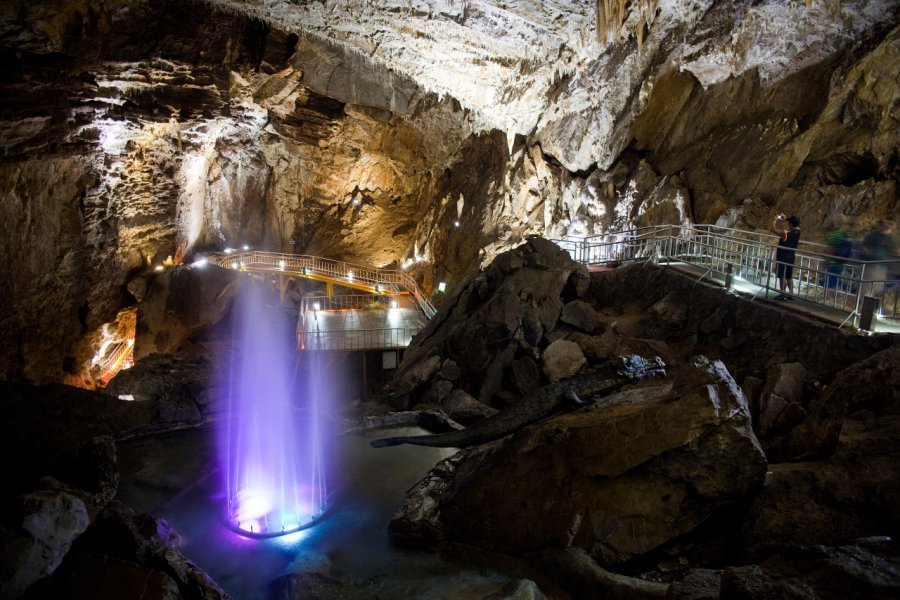 GROTTE ET SOURCE MINÉRALE DE HWAAM