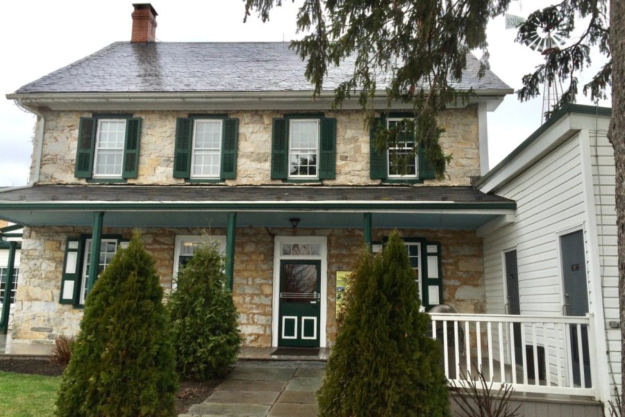 THE AMISH FARM AND HOUSE