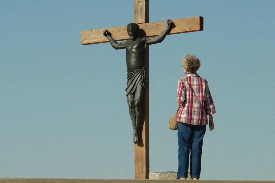 À Groom, un chemin de croix a été construit à proximité de la croix géante. Claire DELBOS