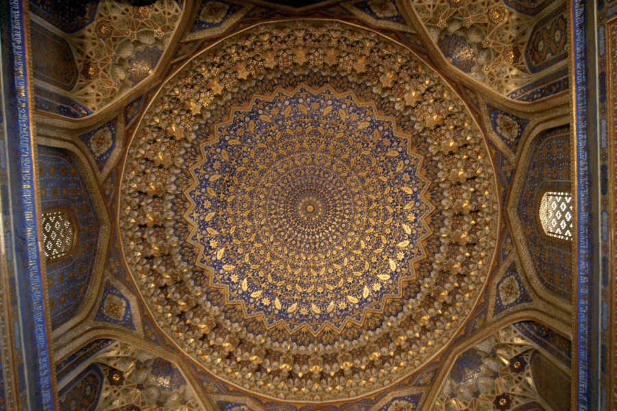 Plafond de la madrasa Oulough Begh. Jeff Jones - Iconotec