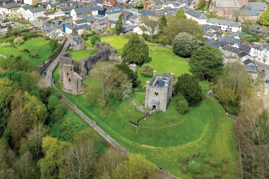 ABERGAVENNY CASTLE & MUSEUM