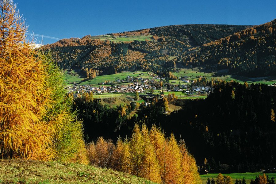 Vue panoramique du village de Mieders. Federer / Öesterreich Werbung